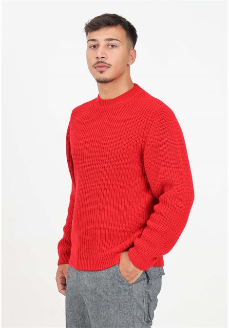 Maglione girocollo rosso da uomo IM BRIAN | MA3023010